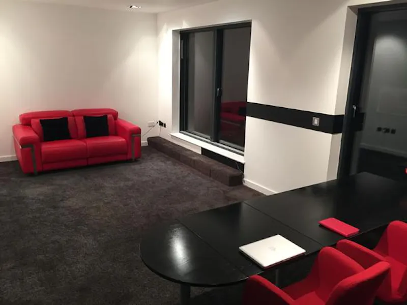 High tech Northampton home, D2221 (photo 19)