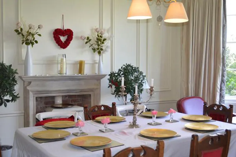 Dining room at Grade II country home in Steyning, E418 (photo 6)