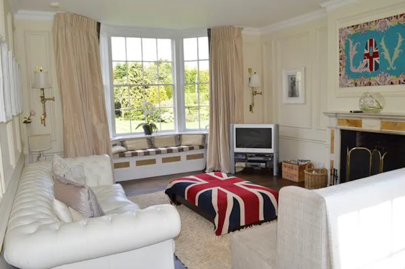 Fireplace at Grade II country home in Steyning, E418 (photo 8)