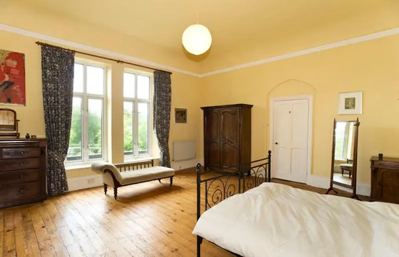 Bedroom at Rackenford County house, B1686 (photo 9)