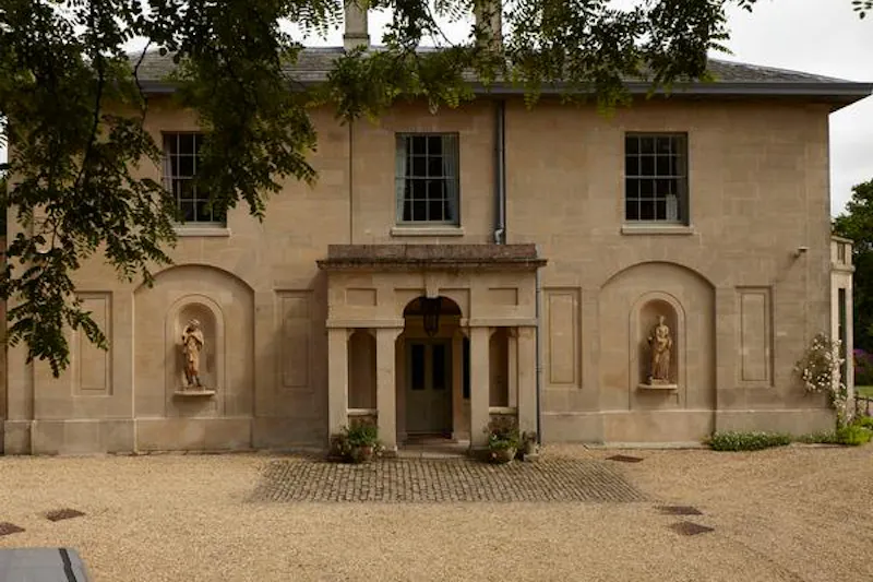 Immaculate Devizes country house, A1384 (photo 1)