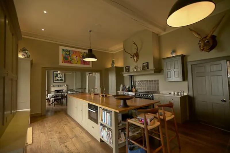 Kitchen at Immaculate Devizes country house, A1384 (photo 4)