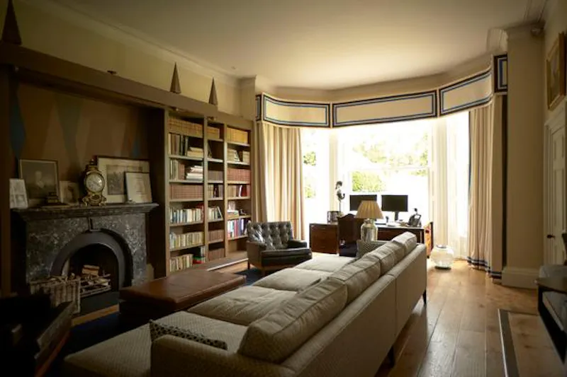 Library at Immaculate Devizes country house, A1384 (photo 5)