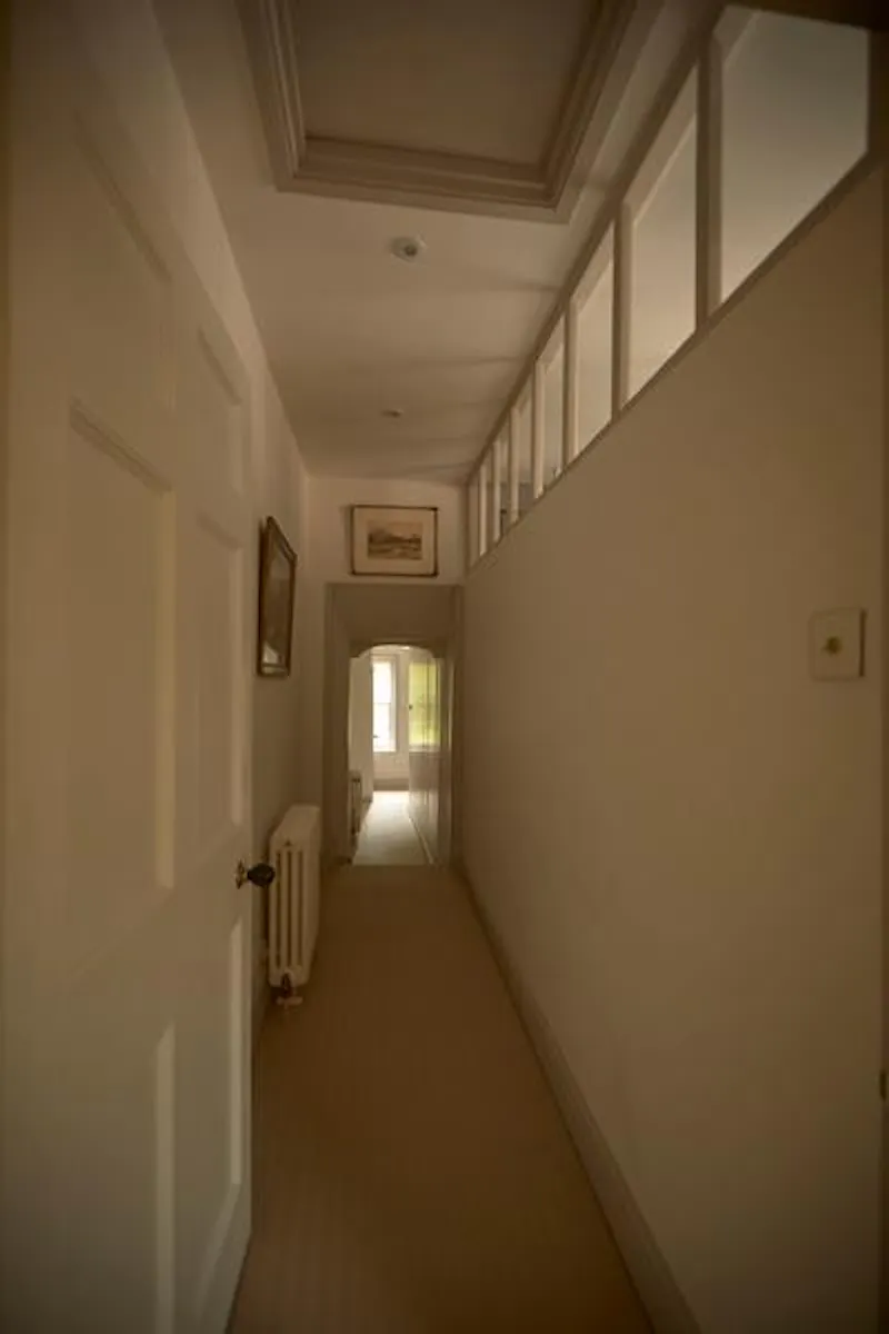 Corridor at Immaculate Devizes country house, A1384 (photo 16)