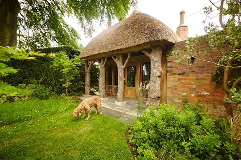 Summer house at Immaculate Devizes country house, A1384 (photo 24)