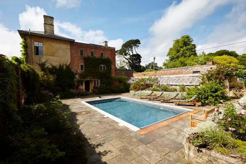 Swimming pool - outdoor at Immaculate Devizes country house, A1384 (photo 27)