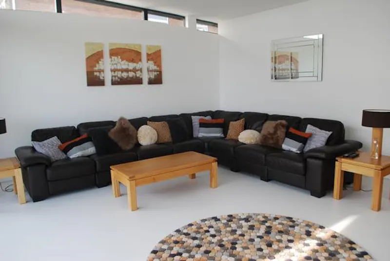 Living Room at Modern Arizona in Wellingborough, K403 (photo 8)