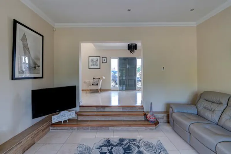 Open plan at West Mersea beach house, D2222 (photo 4)