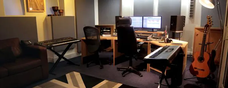 Study at Commercial Battersea studio, N405 (photo 3)