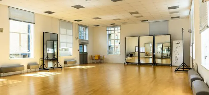 Floor - wooden at Commercial Battersea studio, N405 (photo 6)