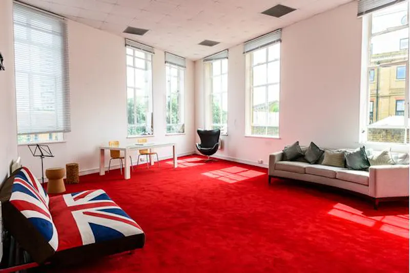 Living Room at Commercial Battersea studio, N405 (photo 7)