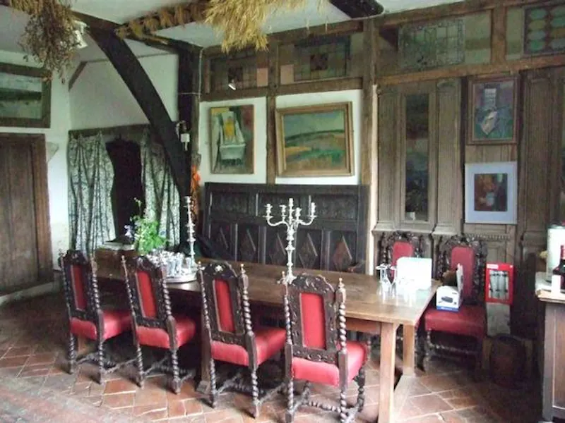 Dining room at Film location H175 in Kent (photo 7)