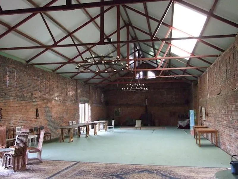 Ballroom at Film location H175 in Kent (photo 14)