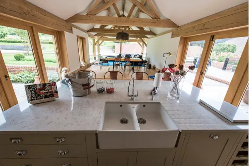 Kitchen island at Film location D2257 in Hampshire (photo 3)