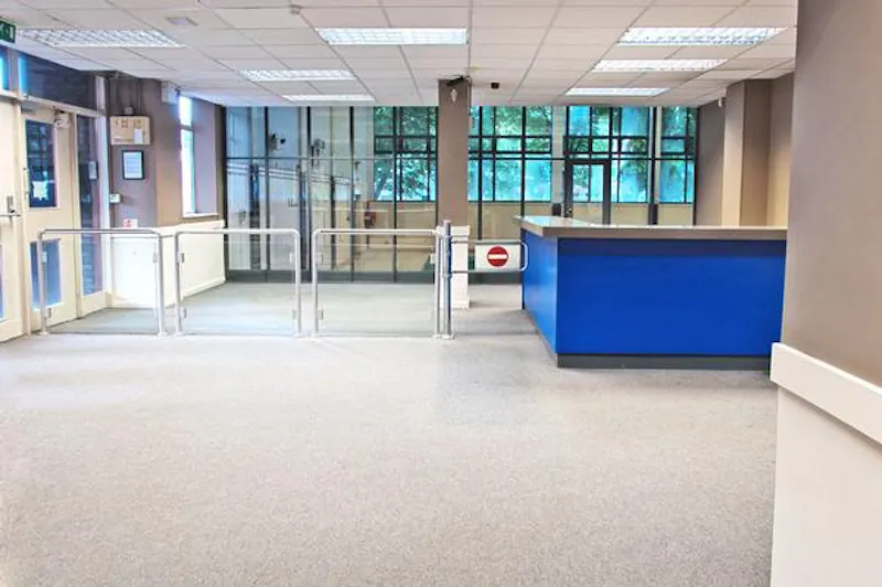 Entrance hall at Barons Court gym, Q109 (photo 5)