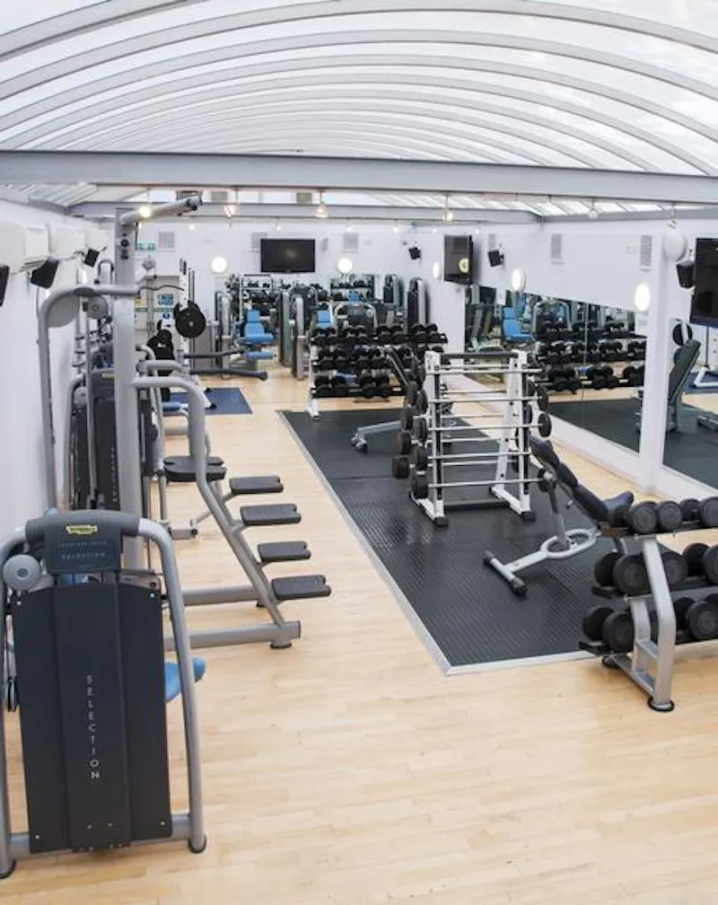 Barons Court gym, Q109 (photo 10)