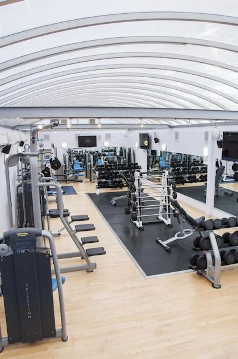 Barons Court gym, Q109 (photo 12)