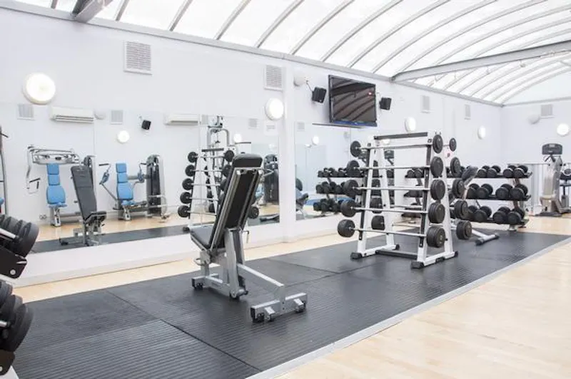 Barons Court gym, Q109 (photo 13)