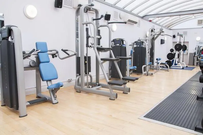 Barons Court gym, Q109 (photo 15)