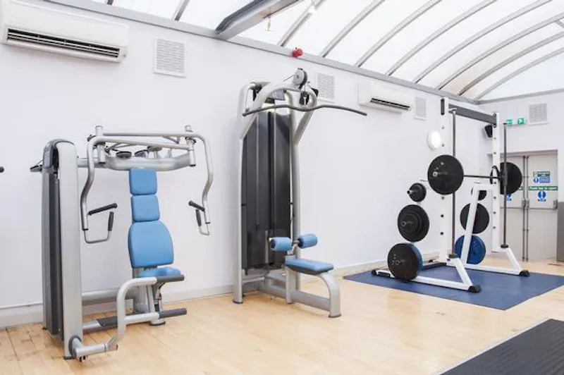 Barons Court gym, Q109 (photo 16)