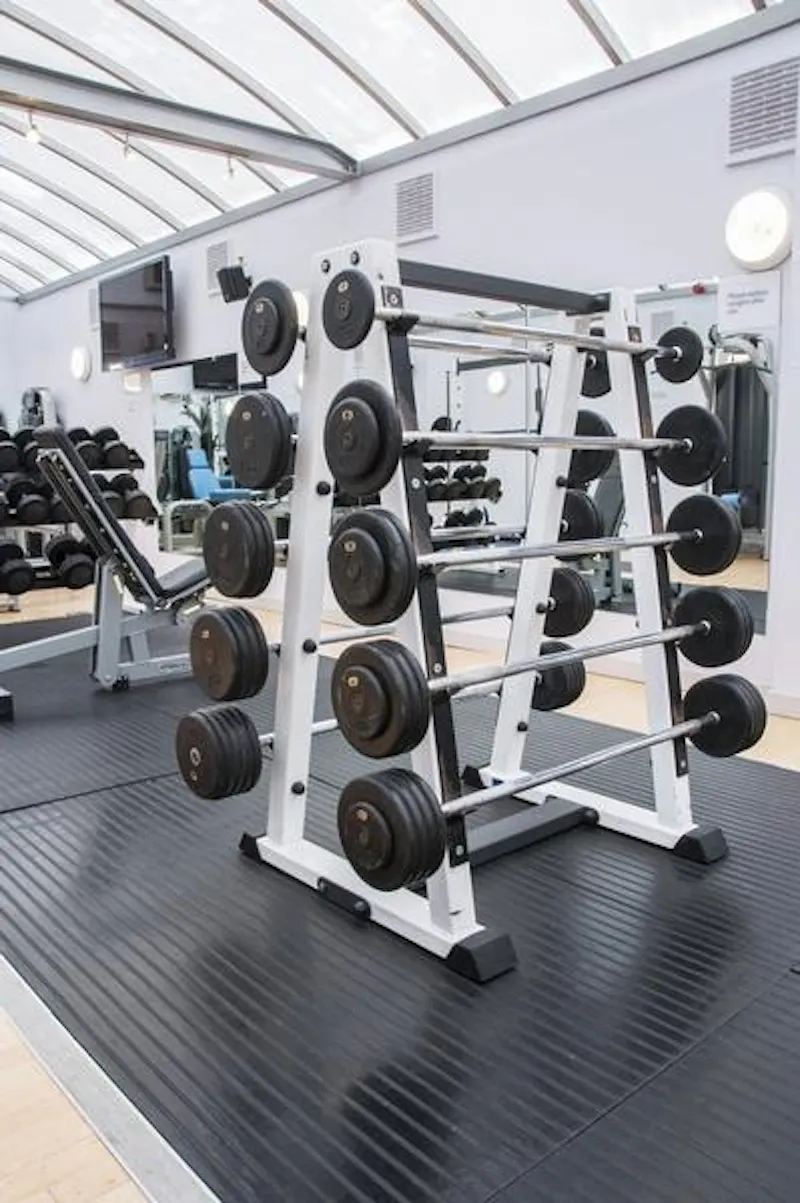 Barons Court gym, Q109 (photo 17)