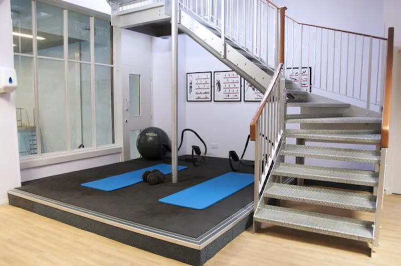 Barons Court gym, Q109 (photo 22)