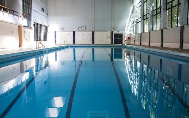 Barons Court gym, Q109 (photo 24)