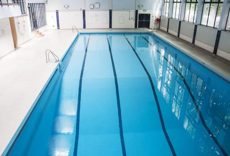 Barons Court gym, Q109 (photo 33)