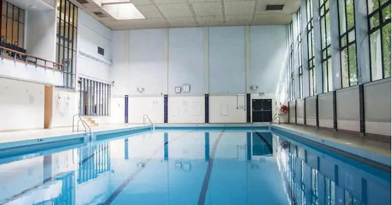 Barons Court gym, Q109 (photo 34)