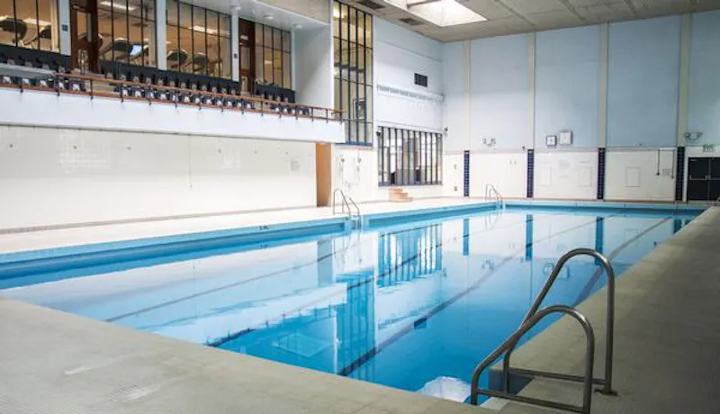 Barons Court gym, Q109 (photo 36)