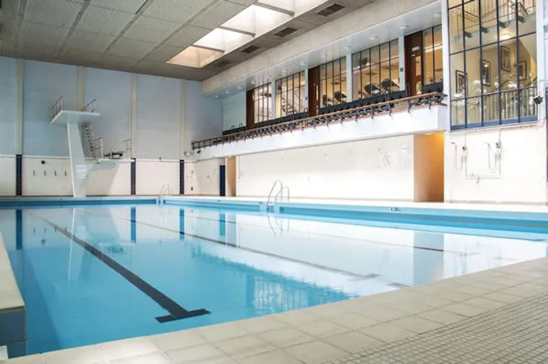 Barons Court gym, Q109 (photo 39)