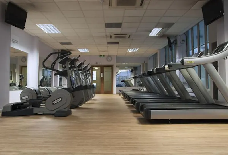 Barons Court gym, Q109 (photo 47)