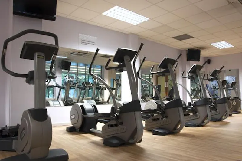 Barons Court gym, Q109 (photo 53)