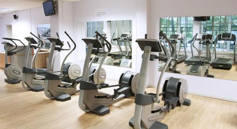 Barons Court gym, Q109 (photo 54)