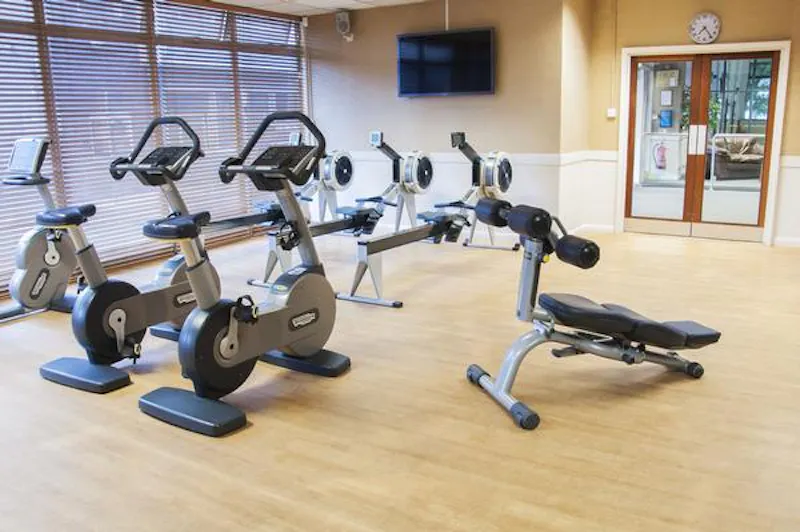 Barons Court gym, Q109 (photo 56)