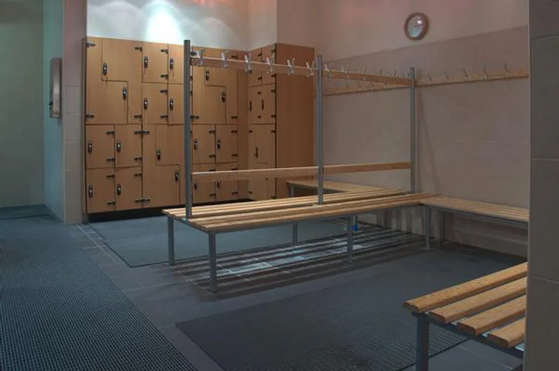 Changing rooms at Barons Court gym, Q109 (photo 59)