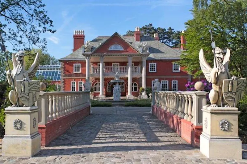 Modern mansion near Warrington, D2223 (photo 1)