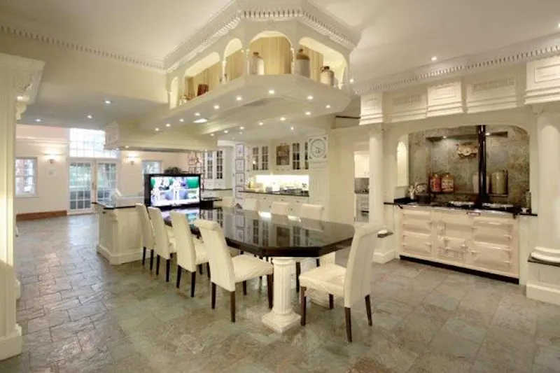 Aga at Modern mansion near Warrington, D2223 (photo 5)