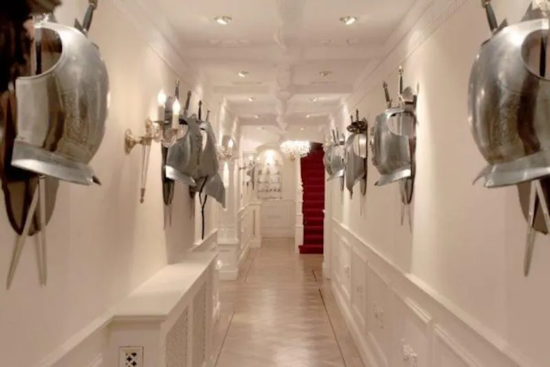 Entrance hall at Modern mansion near Warrington, D2223 (photo 3)