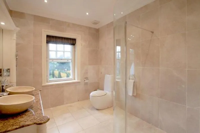 Bathroom at Modern mansion near Warrington, D2223 (photo 26)