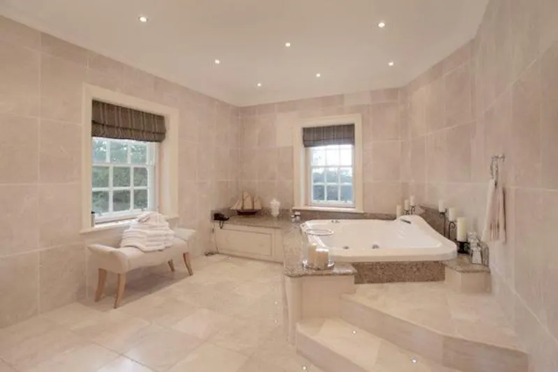 Bathroom at Modern mansion near Warrington, D2223 (photo 29)