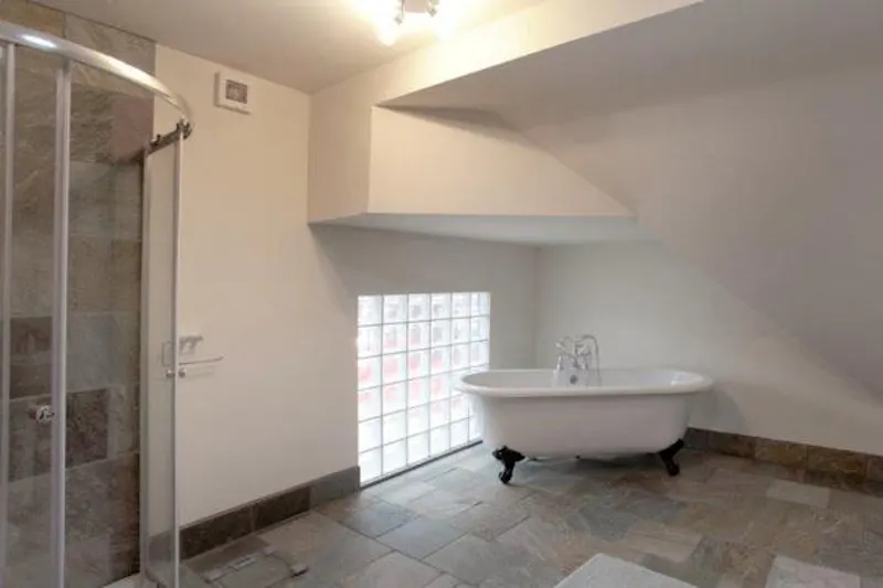 Bath - rolltop at Modern mansion near Warrington, D2223 (photo 35)