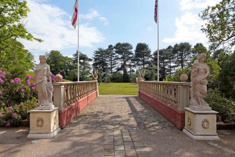 Modern mansion near Warrington, D2223 (photo 42)
