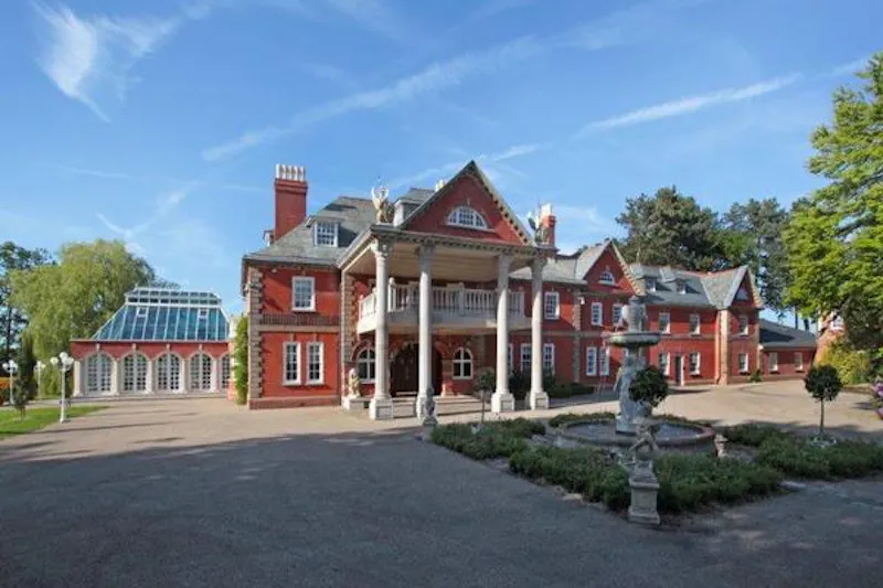 Modern mansion near Warrington, D2223 (photo 43)