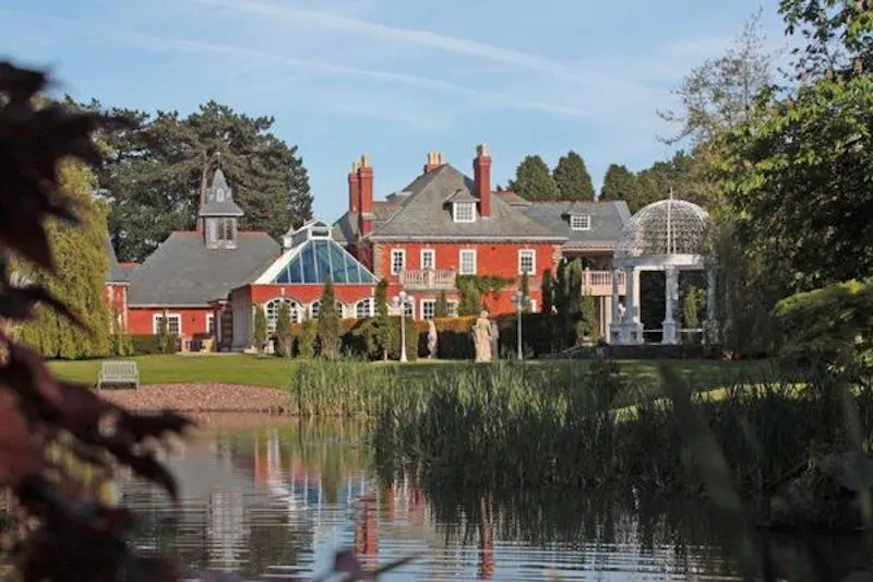 Modern mansion near Warrington, D2223 (photo 46)