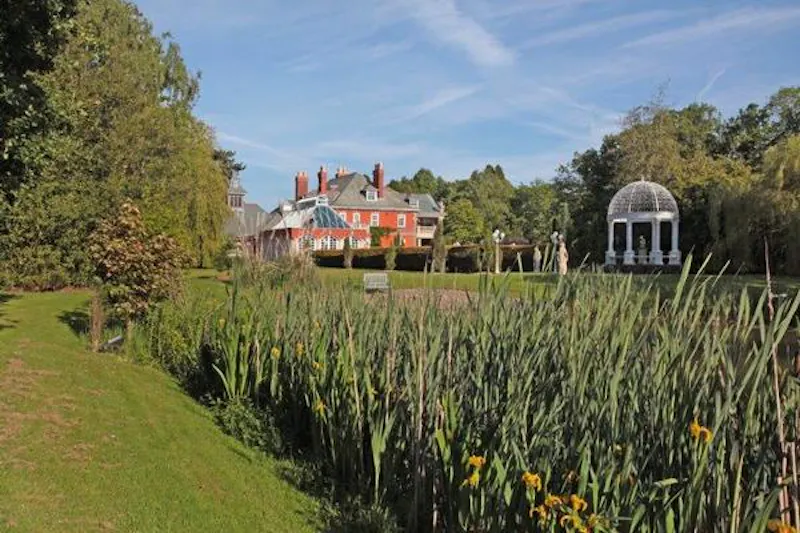 Modern mansion near Warrington, D2223 (photo 48)