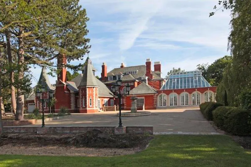 Modern mansion near Warrington, D2223 (photo 51)