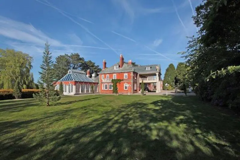 Modern mansion near Warrington, D2223 (photo 53)