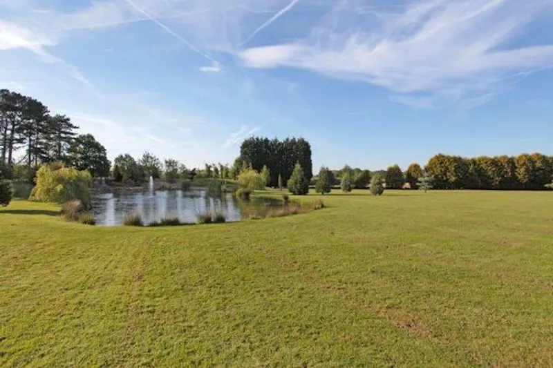 Modern mansion near Warrington, D2223 (photo 72)