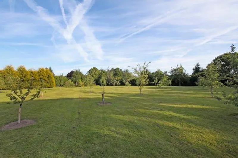 Modern mansion near Warrington, D2223 (photo 77)